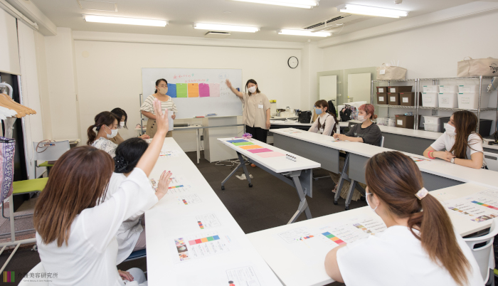 「介護美容」年間1,200名が選ぶ、介護現場の新しい担い手に注目