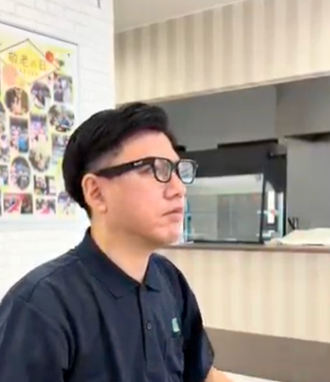 手を止めず記録する。AIグラスとアプリで介護現場を変革