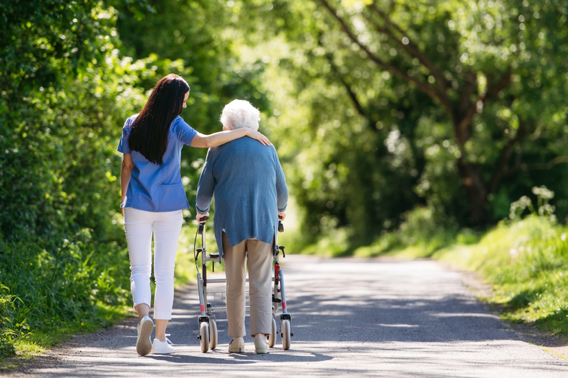 ワーキングケアラー支援制度、企業導入進むも4割超が未活用